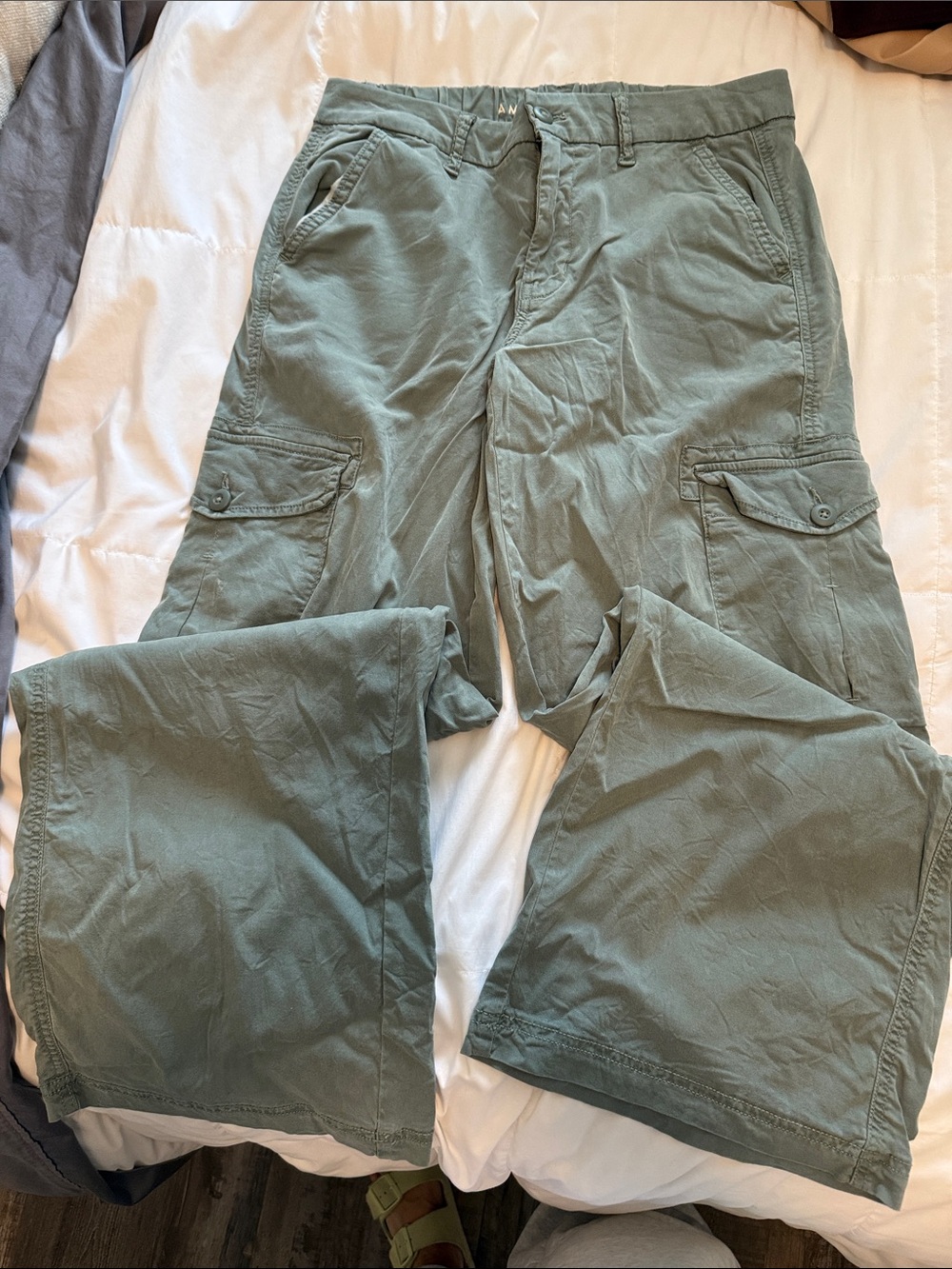 Women’s American eagle flare cargo green pants